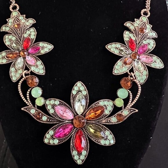 🌺 New gorgeous crystal beaded necklace 🌺 - Picture 2 of 9